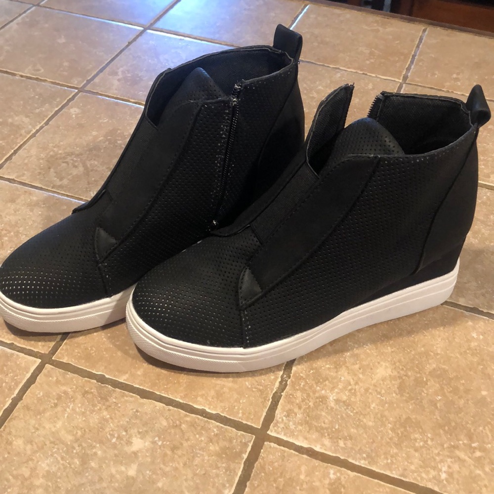 Black Sneaker Wedges size 9 fit 81/2